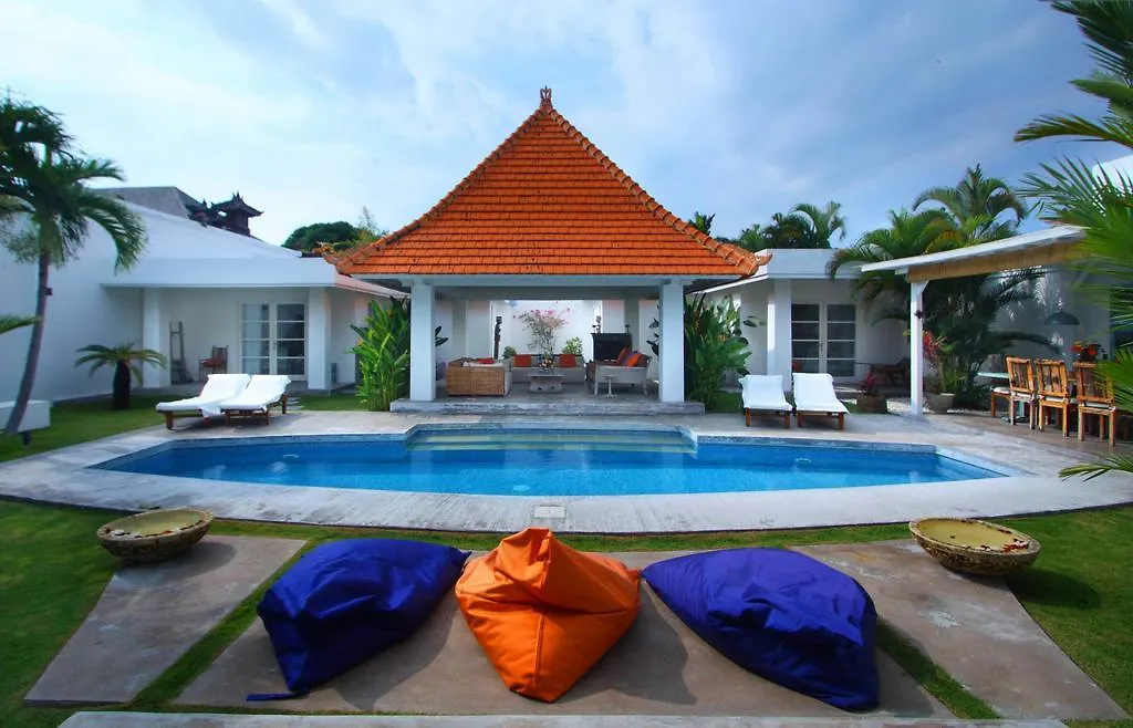 Villa Mutiara Putih Seminyak